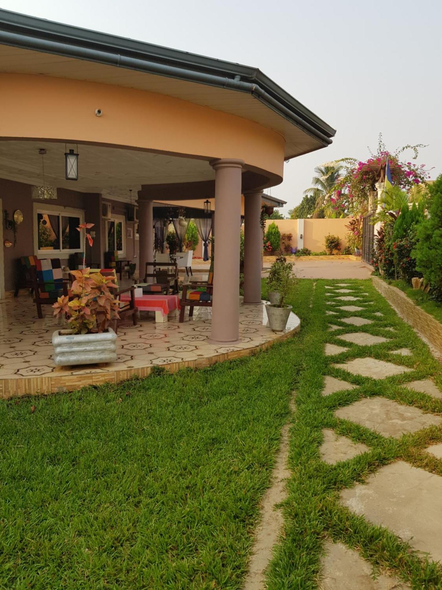 Nana Adu Guest House Koforidua Екстериор снимка