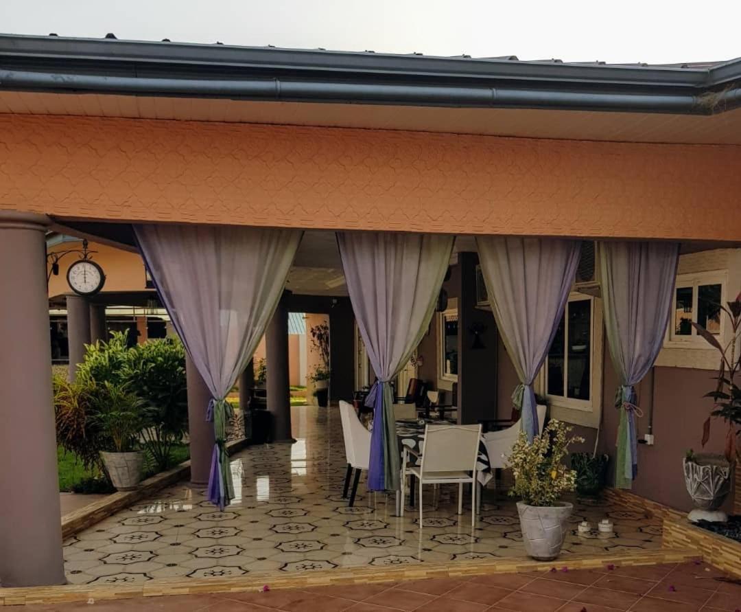Nana Adu Guest House Koforidua Екстериор снимка