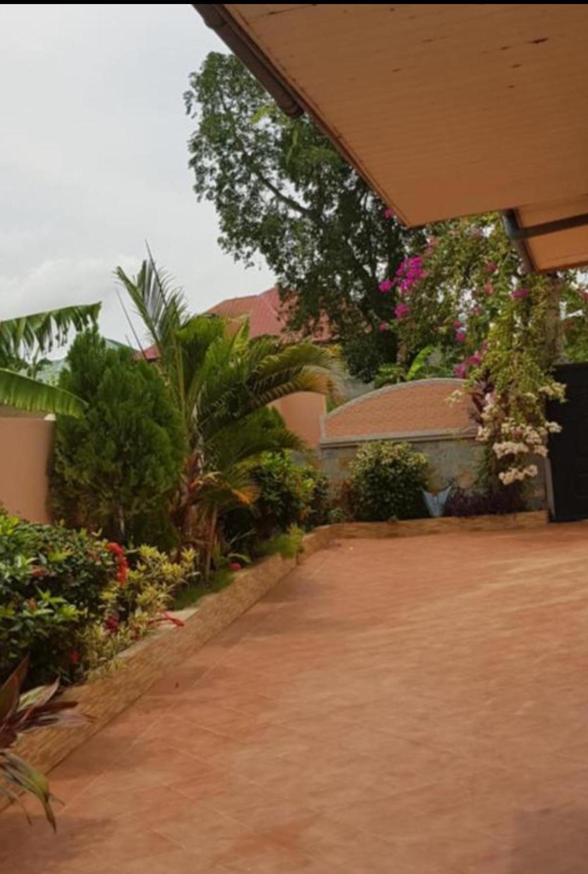 Nana Adu Guest House Koforidua Екстериор снимка