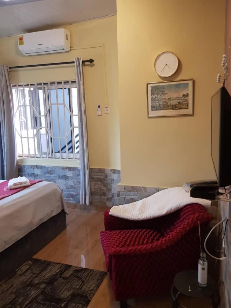 Nana Adu Guest House Koforidua Екстериор снимка