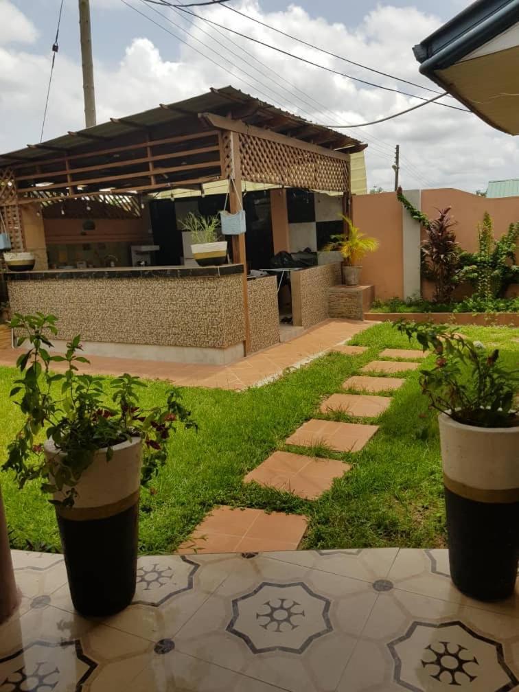 Nana Adu Guest House Koforidua Екстериор снимка